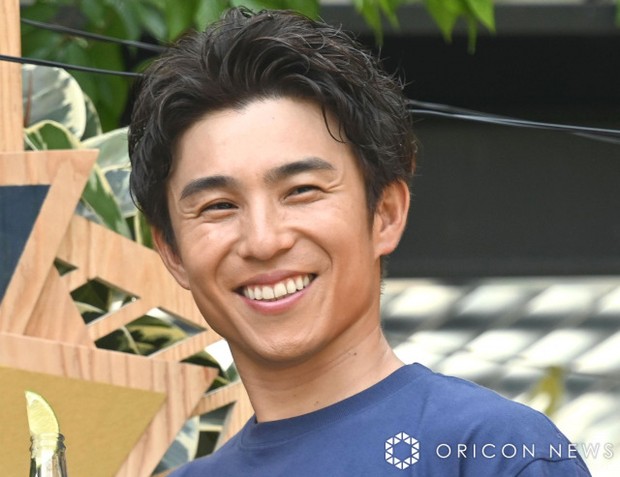 【送料無料】中尾明慶さん掲載ページ（約A3サイズ）#6664 オリコンニュース：中尾明慶、12歳長男が今年1度だけあった“夫婦喧嘩