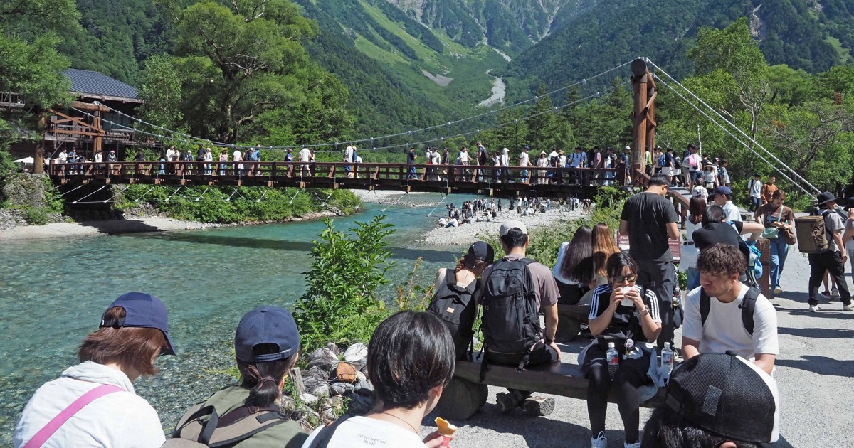 Visitors to Kamikochi in Northern Japan Alps top 1.6 million for 1st time since 2003