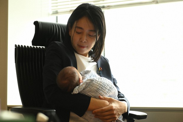 Lawmaker's maternity leave highlights ongoing challenges for female politicians in Japan