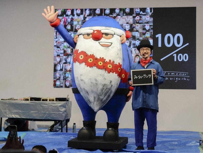 サンタ100人、町じゅうに 絵本作者・谷口さん制作 四條畷 ／大阪