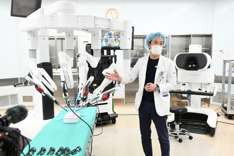 宝塚市立病院に最新手術支援ロボ導入、高齢夫婦が購入費を寄付 兵庫