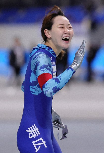 吉田雪乃「スイッチ入った」 スピードスケート全日本500m大会新 | 毎日新聞