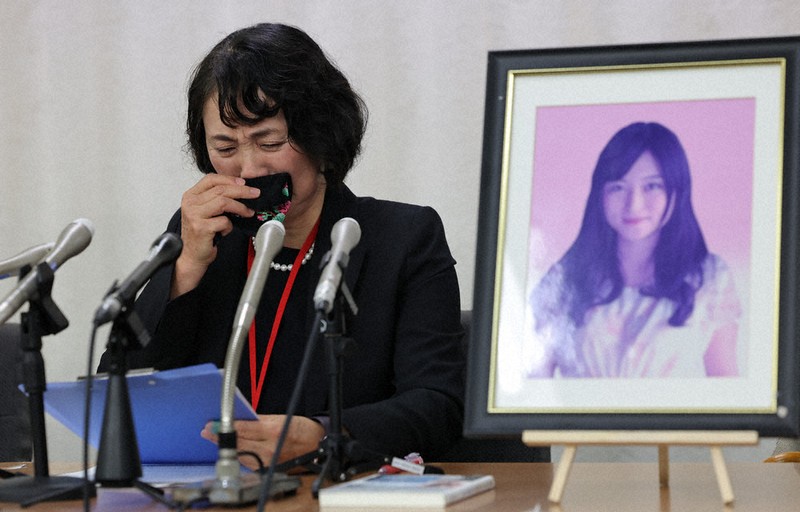毎小ニュース：経済 「過労犠牲者増やさないで」 母が会見 | 毎日新聞