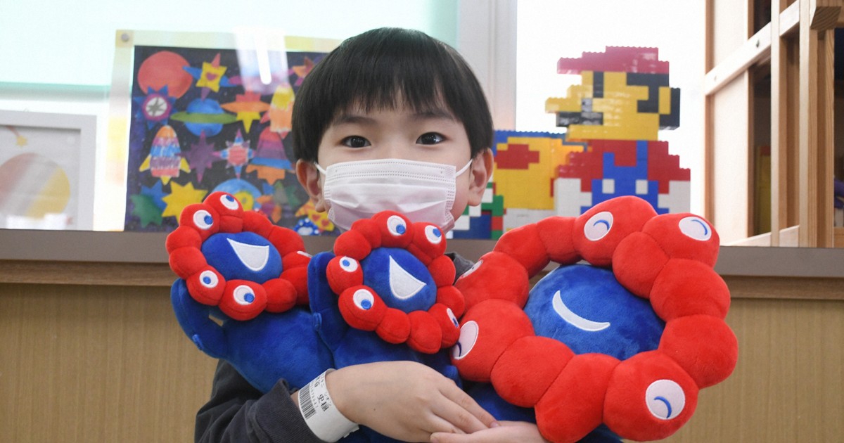 Baltic Pavilion donates Osaka Expo's Myaku-Myaku dolls to hospital to spread kindness