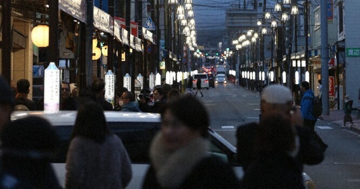 富士山イメージの新たな街灯　「景観から街明るく」　山梨・富士吉田