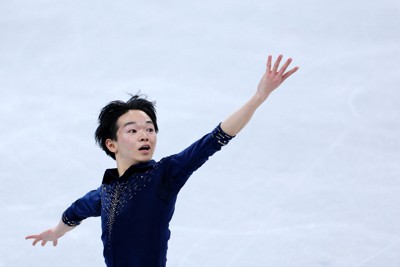 男子SPで演技する鍵山優真＝北京・首都体育館で2022年2月8日、貝塚太一撮影