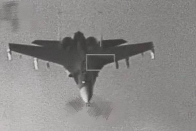 台湾空軍のF16戦闘機がとらえた中国軍の殲（せん）16戦闘機の映像＝台湾軍提供