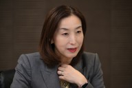 質問に答える村上明子AIセーフティ・インスティテュート所長＝東京都新宿区で2025年12月4日、内藤絵美撮影