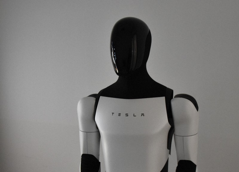 近づく「人型ロボット」の時代 テスラが今年中にも大量生産へ | 毎日新聞