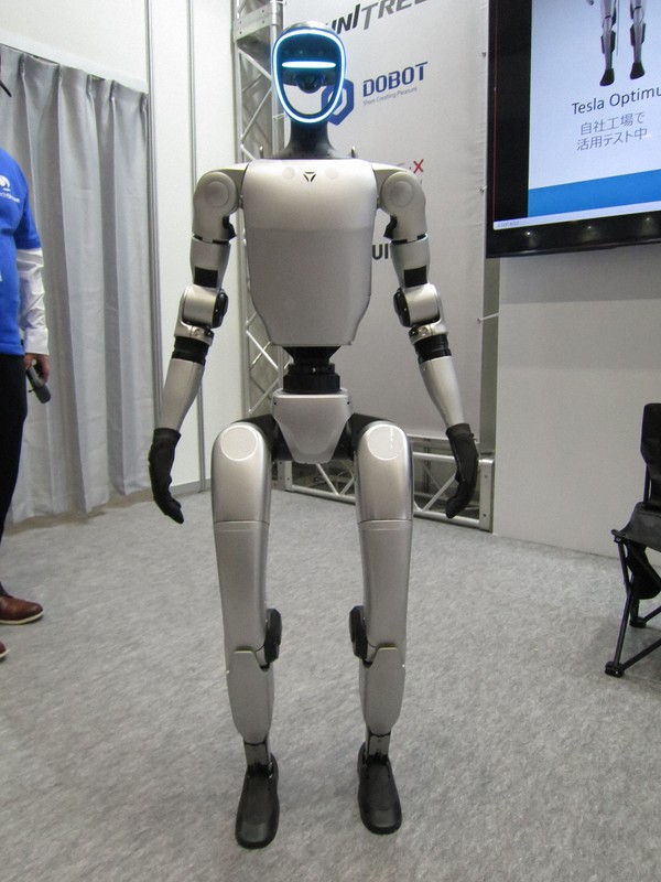 米テスラが人型ロボット大量生産へ 自動車メーカーが開発に注力する