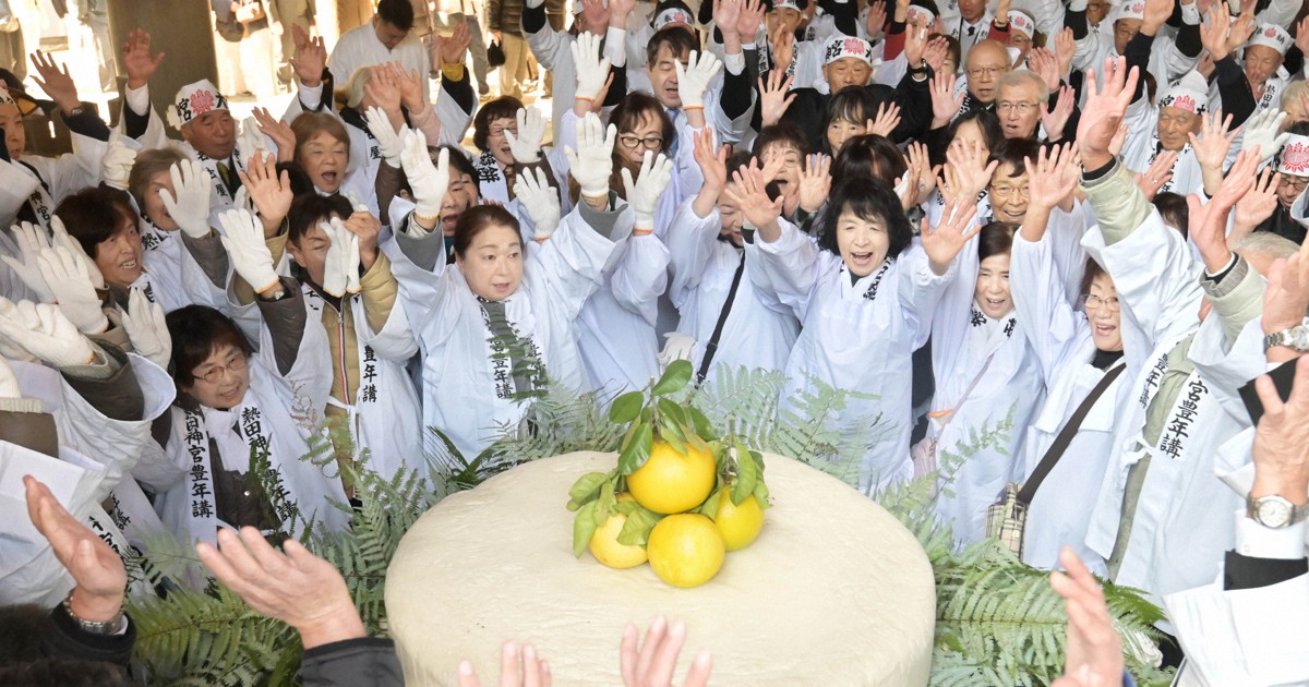 新年を前に願いを込めた大鏡餅奉納　熱田神社・名古屋