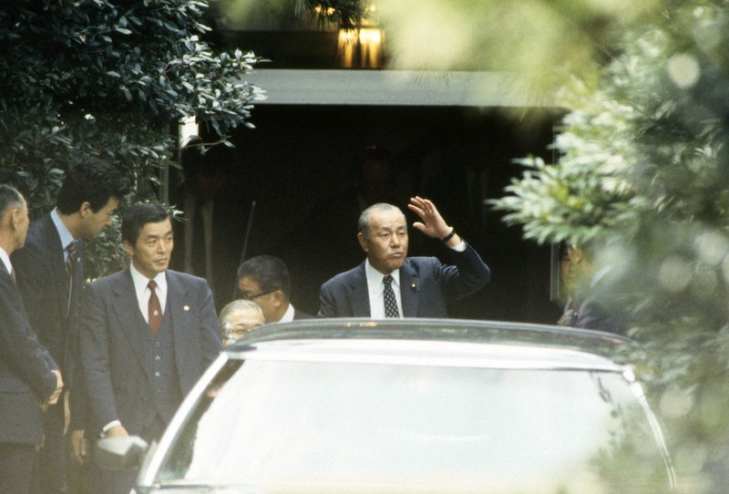 週刊朝日　田中角栄判決　昭和58年10月25日号 2000万円を運んだ「田中角栄の側近」 暴かれた元首相の金権選挙 [写真