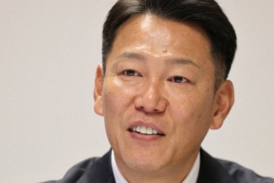 インタビューに答える野球日本代表の井端弘和監督＝東京都港区で2025年12月14日午前10時45分、和田大典撮影