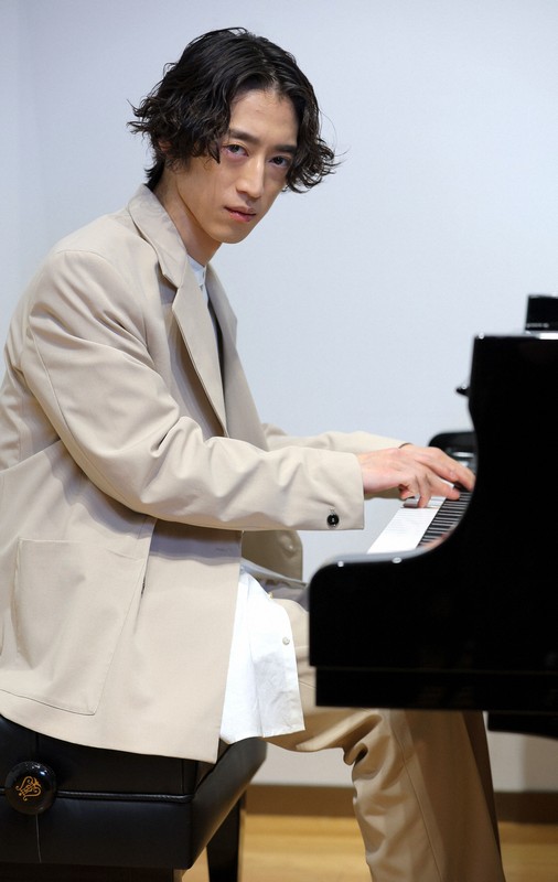 ピアニストの角野隼斗さんが結婚報告 「かてぃん」名義でも活動 | 毎日新聞