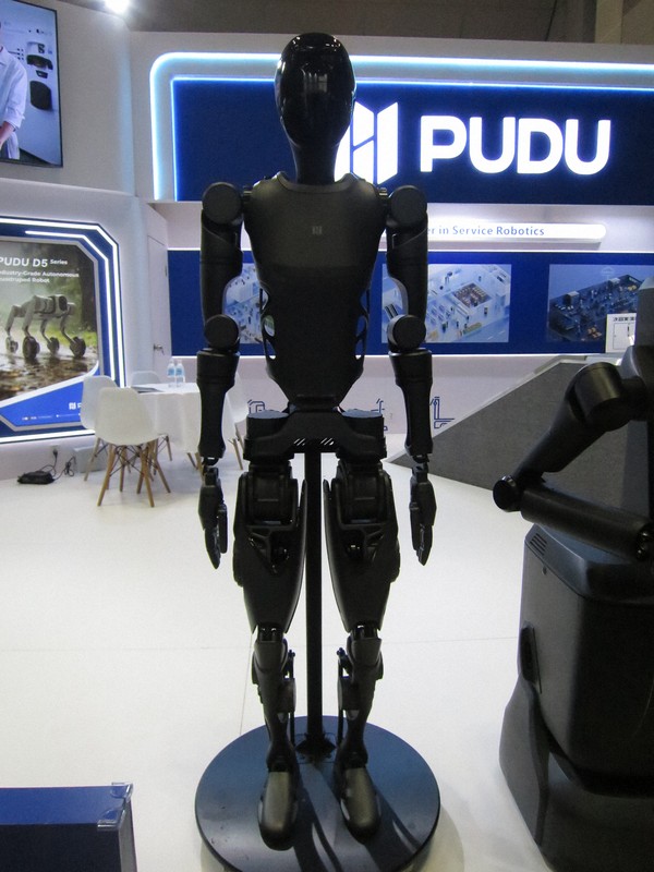 国際ロボット展を席巻した中国の人型ロボ 日本はどこでつまずいたか