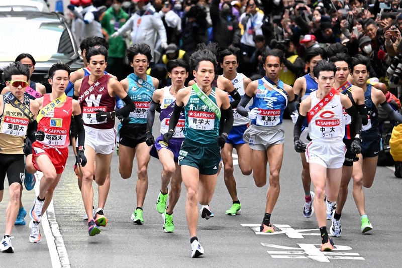 青学大が3年連続往路優勝 1区16位から大逆転 箱根駅伝 | 毎日新聞