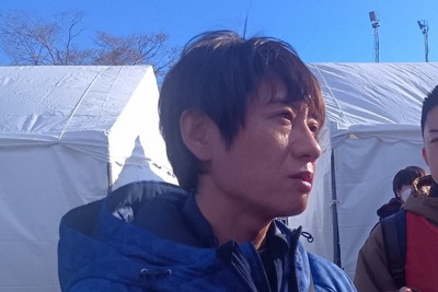箱根駅伝の往路のレースを振り返る東洋大の酒井俊幸監督＝神奈川県箱根町で2026年1月2日、岩壁峻撮影