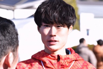 レース後、取材に応じる中央大の本間颯選手＝神奈川県箱根町で2026年1月2日、牧野大輔撮影
