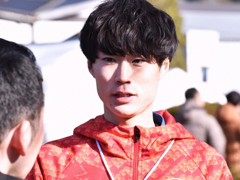 レース後、取材に応じる中央大の本間颯選手＝神奈川県箱根町で2026年1月2日、牧野大輔撮影