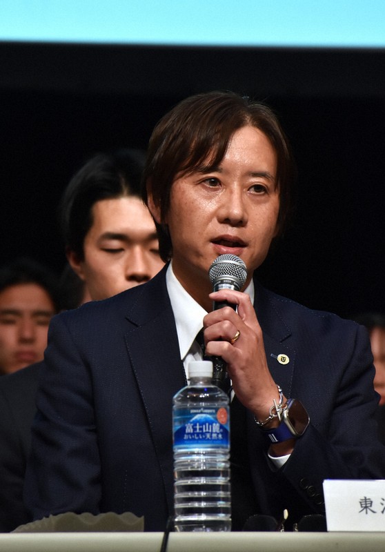 大会前の記者会見で抱負を述べる東洋大の酒井俊幸監督＝東京都渋谷区で2025年12月10日、牧野大輔撮影