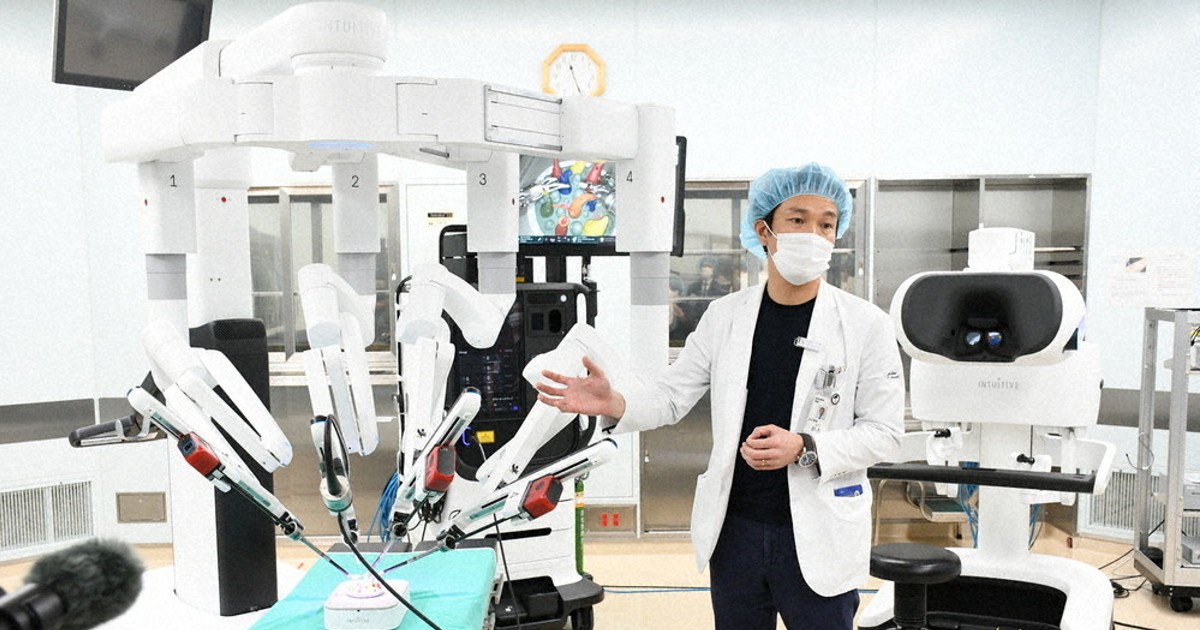 宝塚市立病院に高齢夫婦購入費寄付 最新型手術支援ロボ導入 ／兵庫