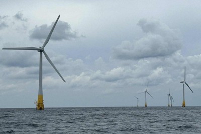 2026年1月5日に発電を開始した浮体式洋上風力発電所「五島洋上ウインドファーム」＝長崎県五島市で2025年10月31日午前10時1分、信田真由美撮影