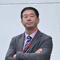 【京都成章－東福岡】グラウンドを見つめる東福岡の藤田雄一郎監督＝東大阪市花園ラグビー場で2026年1月5日、大西岳彦撮影