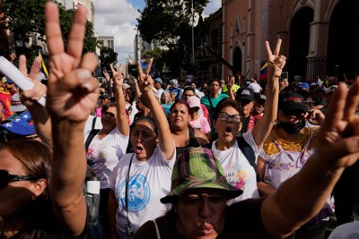 Government supporters demand President Nicolas Maduro's release from U.S. custody during a protest in Caracas, Venezuela, Jan. 4, 2026. (AP Photo/Ariana Cubillos)