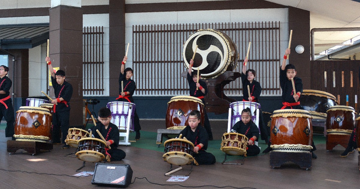 どんと心に響け 中津・初打ち披露 ／大分 | 毎日新聞