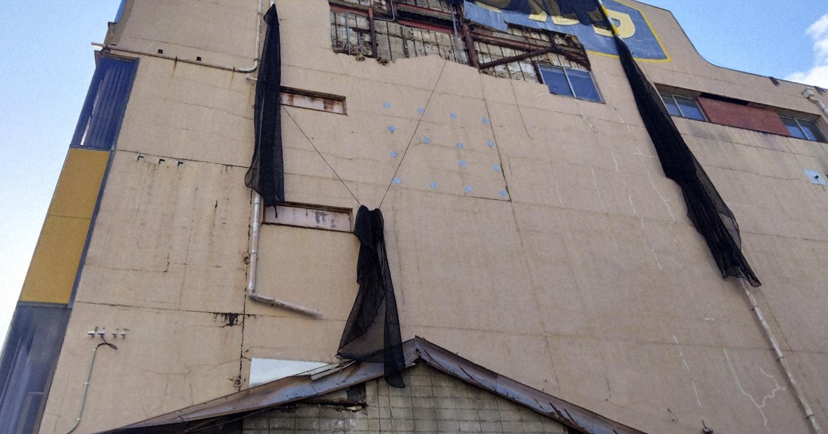 Strong quakes rattle western Japan, no tsunami warning issued