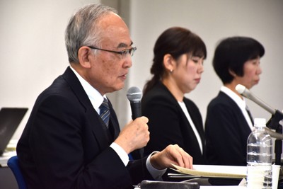杉本達治・前福井県知事によるセクハラ問題で記者会見する特別調査委員の河合健司弁護士（左）ら＝福井市で2026年1月7日午後0時12分、島袋太輔撮影