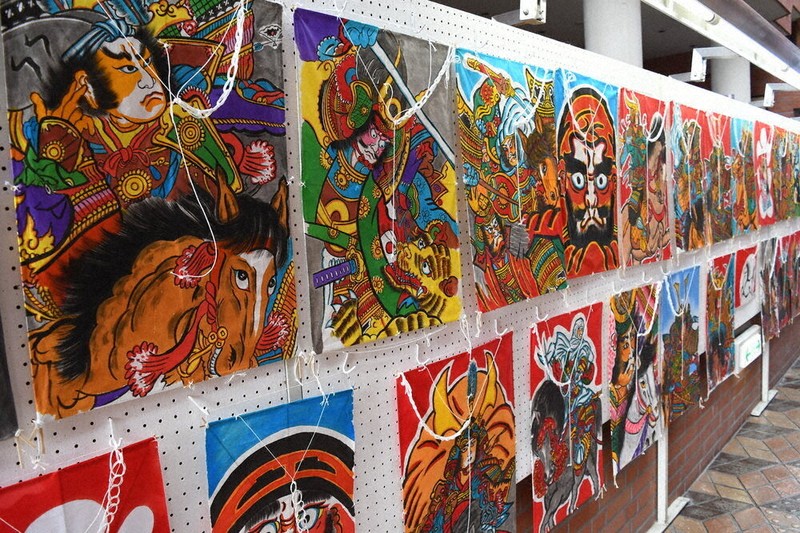 えとの「武者凧」や「亀凧」ずらり 酒田で10日まで展示 ／山形 | 毎日新聞