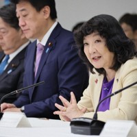 租税特別措置・補助金見直しに関する関係閣僚等及び副大臣会議で発言する片山さつき財務相＝東京都千代田区で2025年12月2日午前8時15分、和田大典撮影