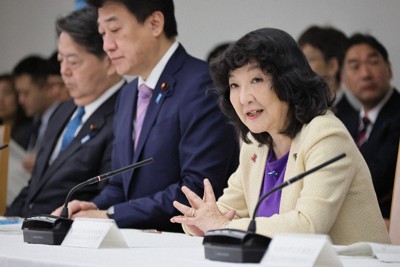 租税特別措置・補助金見直しに関する関係閣僚等及び副大臣会議で発言する片山さつき財務相＝東京都千代田区で2025年12月2日午前8時15分、和田大典撮影