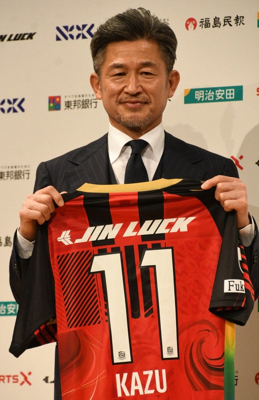 三浦知良 J3福島入団会見 背番号「11」 [写真特集9/7] | 毎日新聞