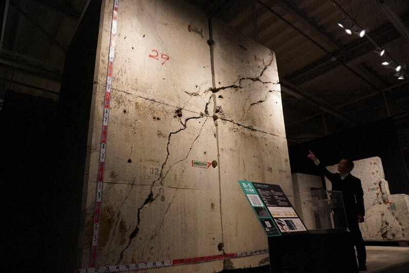 阪神大震災：爪痕で語る被災構造物 高速道路の資料庫特別公開 ひび割れ