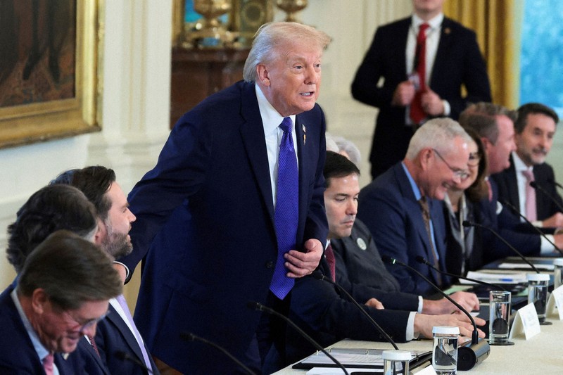 トランプ氏、ベネズエラ暫定政権と協調姿勢 再攻撃は「中止」表明