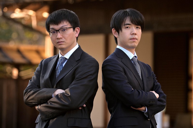 藤井聡太王将と永瀬拓矢九段が対局室検分 第75期王将戦第1局 [写真特集