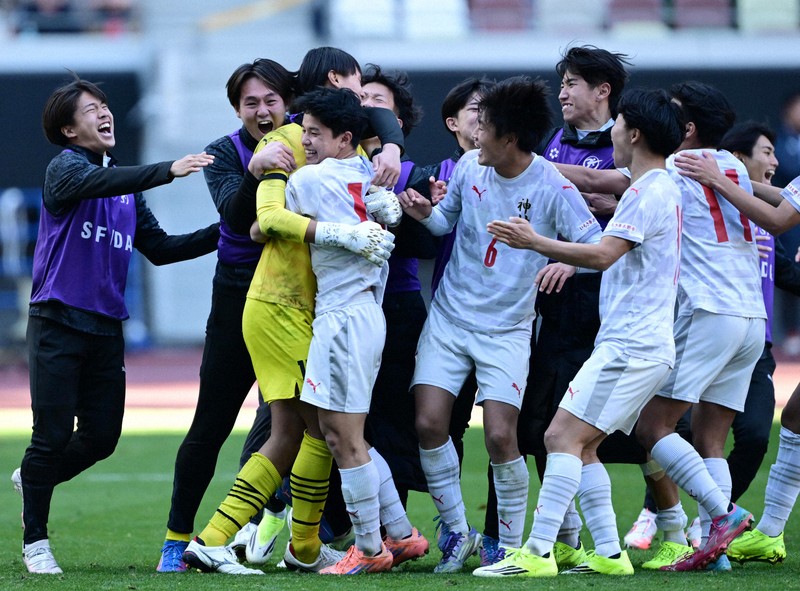 高校サッカー選手権大会準決勝 尚志－神村学園 [写真特集1/16] | 毎日新聞