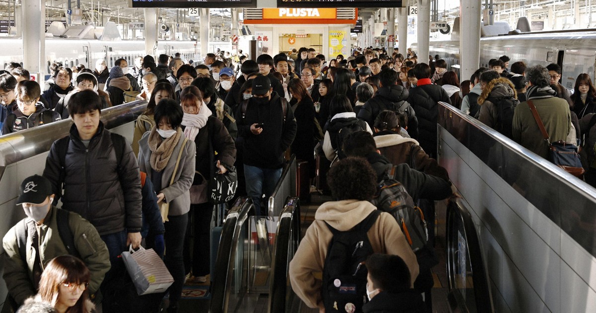 Japan sees record train users during New Year holidays