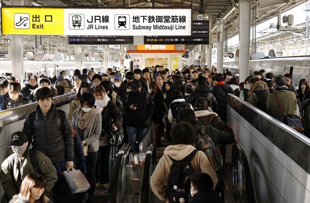 Japan sees record train users during New Year holidays