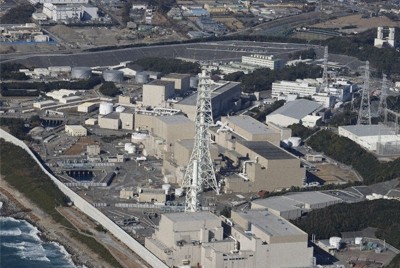 中部電力浜岡原発。手前から5号機、4号機、3号機、2号機、1号機＝静岡県御前崎市で、本社ヘリから