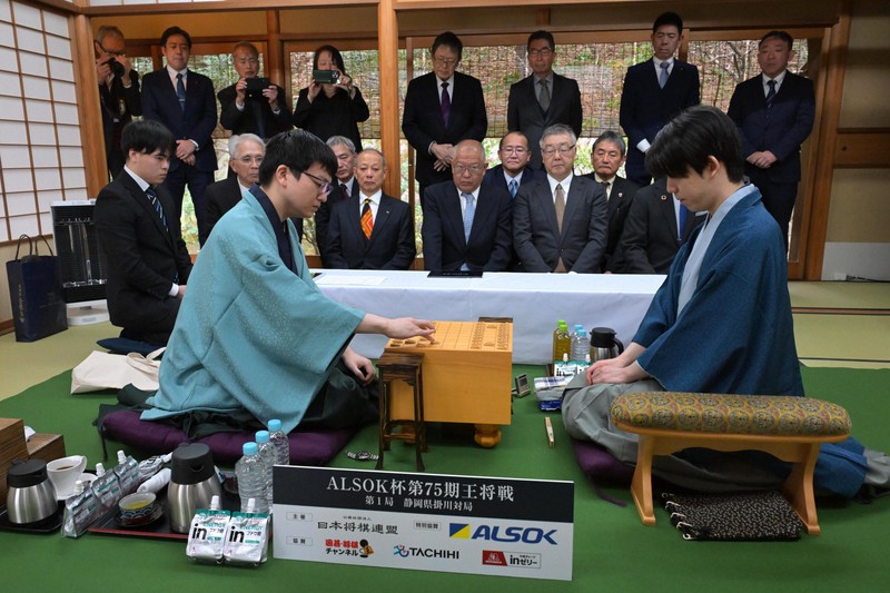 第75期王将戦が開幕 第1局の初手は永瀬九段の2六歩 | 毎日新聞