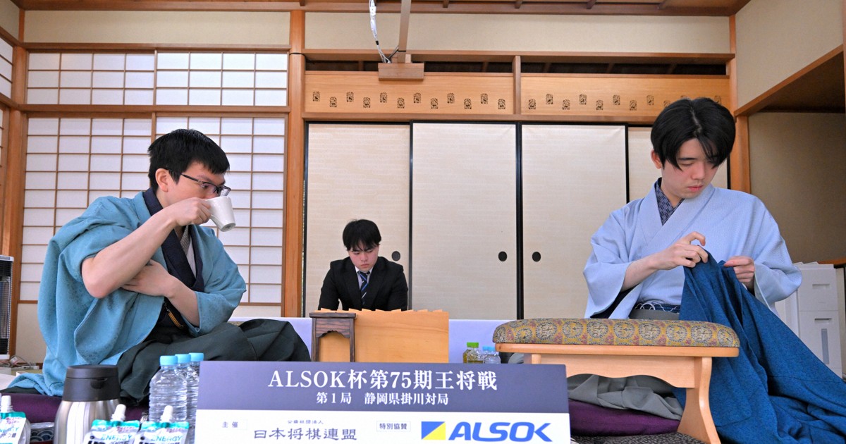 永瀬九段が攻め、藤井王将が守る展開 王将戦第1局1日目午前の戦況