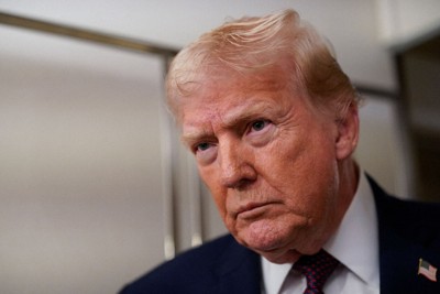 トランプ米大統領＝大統領専用機内で2026年1月11日、ロイター