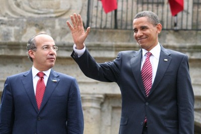 在任中、中南米諸国との融和を図ったオバマ米大統領（右）。左はメキシコのカルデロン大統領（肩書はいずれも当時）＝メキシコ中西部グアダラハラで2009年8月10日午前11時26分、庭田学撮影