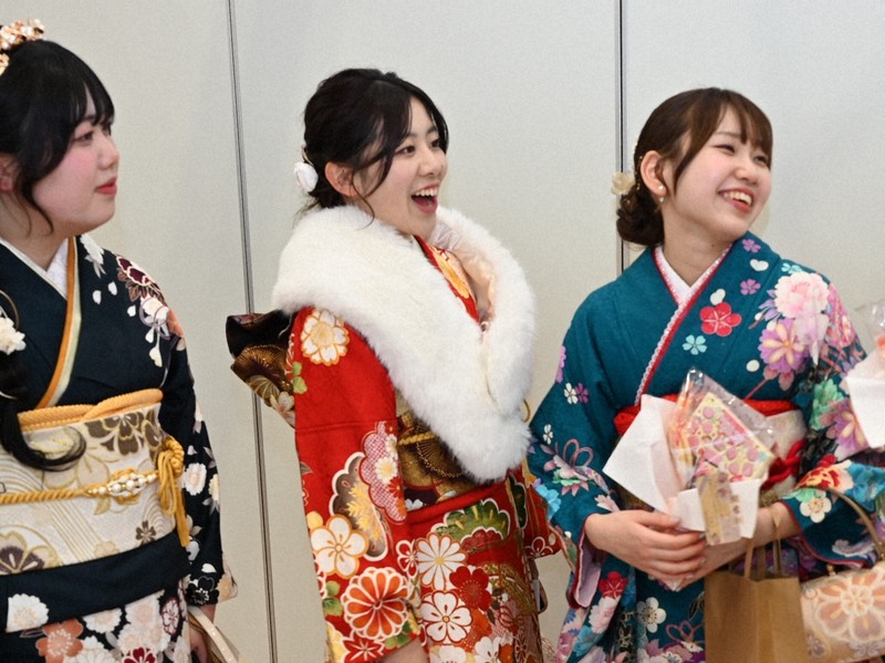 この子は15年前の私のよう 気仙沼と能登つなぐ20歳の「恩返し」 | 毎日新聞
