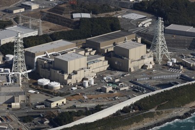 中部電力浜岡原発の3号機（左）と4号機＝静岡県御前崎市で2026年1月8日午前、本社ヘリから