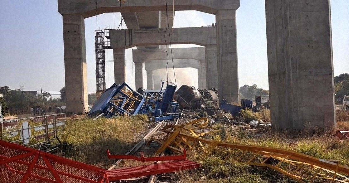 タイ東北部で列車事故、乗客22人死亡か　クレーンが倒れて衝突