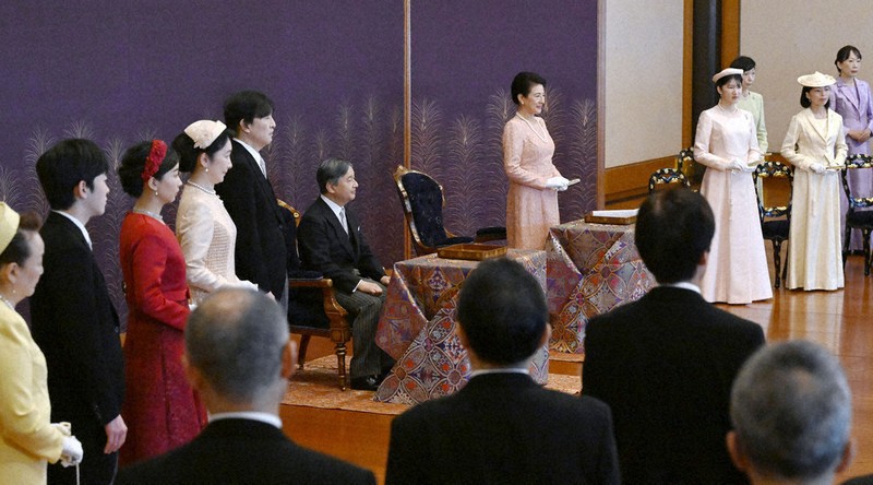 陛下、明星に平和願う　歌会始、悠仁さま初出席